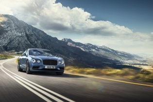 Bentley Flying Spur W12 S có thể đạt vận tốc tối đa tới 325 km/h