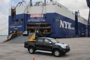 Doanh nghiệp nhập khẩu ô tô phải trình giấy chứng nhận chất lượng của nhà sản xuất