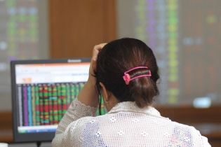 Thị trường chứng khoán: Chia nhỏ bước giá, nhỏ quá khó chơi?