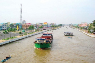 Vận tải thủy khu vực Đồng bằng sông Cửu Long: Tiềm năng lớn, đầu tư nhỏ