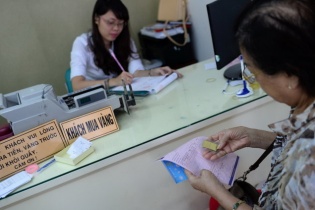 Ngày 4/10: Giá vàng lao dốc, lùi về sát mốc 36 triệu đồng/lượng