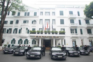 Sofitel Legend Metropole Hanoi nhận lô 8 xe sang BMW Series 7