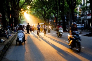 Dự báo thời tiết hôm nay: Bắc Bộ ngày nắng, Nam Bộ chiều tối có mưa rào và dông