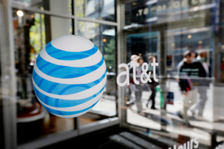 AT&T mua lại hãng truyền thông Time Warner với giá 85,4 tỷ USD