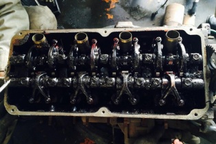 Lý do xe ôtô phải thay dầu nhớt thường xuyên