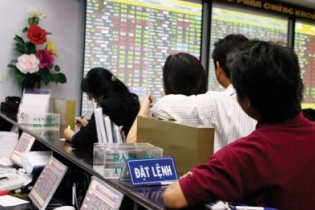 Thị trường chứng khoán: Cổ phiếu bất động sản “lăn tăn” vào sóng