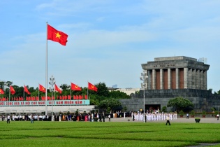 Tiếp tục tổ chức các đoàn vào Lăng viếng Bác từ ngày 6/12/2016 