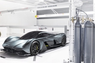 Aston Martin AM-RB 001 có thể đạt vận tốc tối đa tới 402 km/h