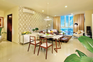 Khoảng cách từ nhà mẫu đến... nhà thật