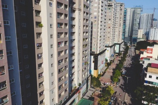 Trục đường Lê Văn Lương - Tố Hữu: 1 km "cõng" 40 toà chung cư cao tầng