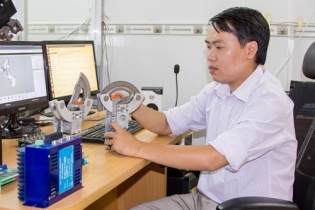 8X bỏ du học, về nước khởi nghiệp với dự án chế tạo robot công nghiệp