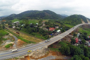 Vẫn tiềm ẩn nguy cơ mất an toàn giao thông trên tuyến cao tốc Nội Bài - Lào Cai