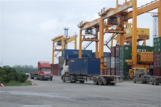 Không được yêu cầu doanh nghiệp phải nộp giấy tờ thu phí tại cảng biển
