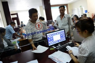 Quy định lệ phí môn bài và lệ phí trước bạ với ôtô chở người từ 9 chỗ trở xuống