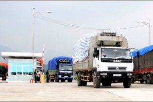 Vấn đề riêng trong phát triển nhóm ngành dịch vụ