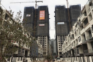 Dự án Mon City chính thức cất nóc, phủ xanh bằng cây quý