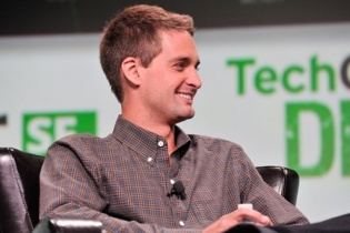 CEO Snapchat nhận thưởng trị giá 800 triệu USD dù công ty vẫn lỗ lớn