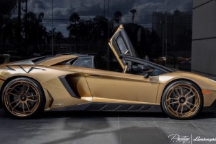 Lamborghini Aventador SV Roadster màu vàng đồng: Siêu xe sở hữu màu siêu hiếm