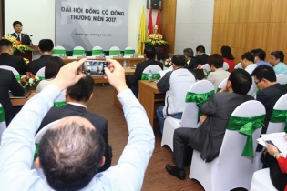 Cổ đông nô nức nhận cổ tức... sớm
