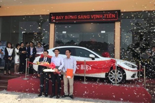 Hé lộ danh tính khách hàng mua nhà Mon Bay, trúng ngay Mazda 3