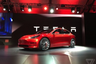 Tesla trở thành hãng ô tô có giá trị nhất nước Mỹ