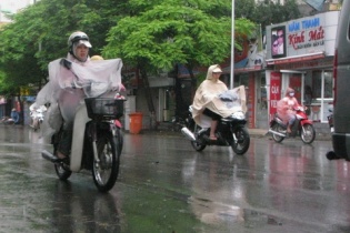 Dự báo thời tiết hôm nay: Áp thấp nhiệt đới suy yếu, các tỉnh Bắc Bộ có mưa dông rải rác