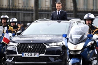 Tân Tổng thống Pháp Emmanuel Macron đi xe "độ" đến lễ nhậm chức