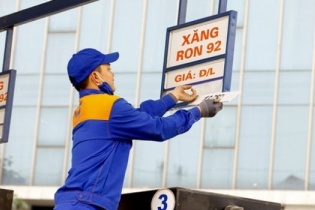 Xăng vừa tăng giá hơn 300 đồng/lít