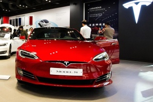"Rùa Đức" và "Thỏ Tesla" trong cuộc đua xe điện