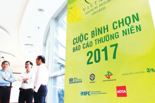 Chung khảo Cuộc bình chọn báo cáo thường niên 2017: Khoảng cách điểm rất sít sao