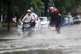 Dự báo thời tiết hôm nay: Bão số 2 sẽ gây mưa lớn ở Bắc Bộ và Bắc Trung Bộ