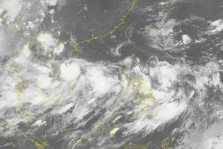 Dự báo thời tiết hôm nay: Bão số 4 suy yếu, mưa to phủ khắp miền Trung