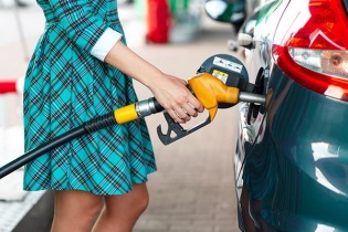 Xử trí ra sao khi chị em nhầm xăng với... nhớt?