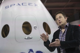 "Dị nhân" Elon Musk - từ kẻ bị bắt nạt đến người thú vị nhất giới công nghệ