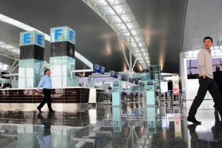 Tăng giá một loạt dịch vụ hàng không