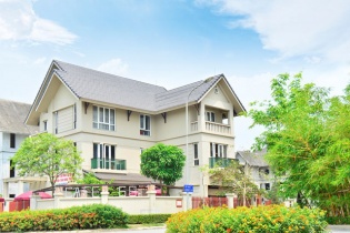 Cạnh tranh giữa biệt thự ven đô và chung cư cao cấp nội đô