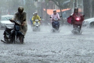 Dự báo thời tiết: Xuất hiện áp thấp giữa Biển Đông, Bắc Bộ và Nam Bộ có mưa dông
