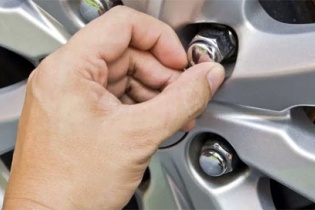Hàng triệu xe lắp đai ốc kém chất lượng, Ford sẽ phải "hầu tòa"