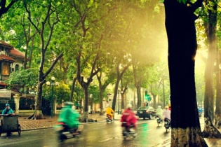 Dự báo thời tiết hôm nay: Trời hửng nắng, đề phòng mưa rào và dông rải rác