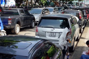 TP.HCM tính tăng phí đậu xe để giảm lượng xe cá nhân