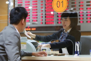 Thị trường chứng khoán: Cổ phiếu "vua" chưa hết độ "hot"