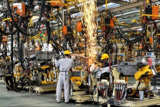 Vingroup sản xuất ô tô: Ai hưởng lợi?