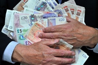 Xu hướng tích trữ tiền mặt và tài sản có tính thanh khoản cao