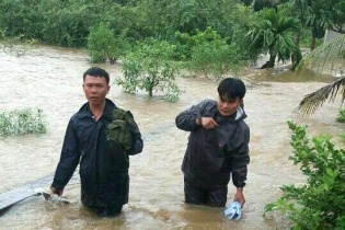 MobiFone chia sẻ khó khăn với người dân vùng bão lũ