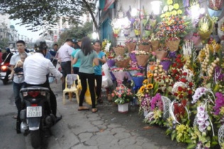 Nhộn nhịp thị trường quà tặng ngày Phụ nữ Việt Nam 20/10