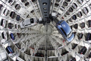 Lợi nhuận ròng của Volkswagen giảm mạnh do vụ bê bối gian lận khí thải 