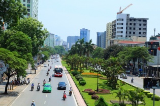 Hà Nội xén thảm cỏ đường đẹp nhất Việt Nam để chống ùn tắc