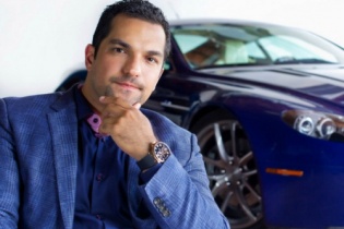 Tỷ phú tự thân từng bị McDonald"s từ chối cho dọn phòng vệ sinh