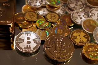 Indonesia cấm lưu hành Bitcoin và các loại tiền ảo