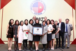 Apollo English được Amcham tôn vinh là doanh nghiệp trách nhiệm xã hội tiêu biểu của năm